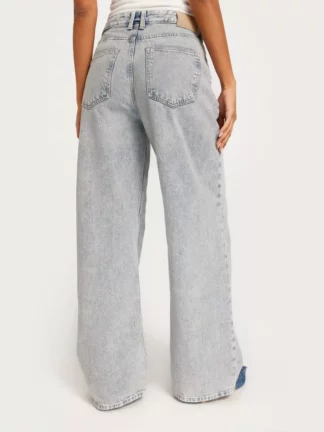 Only - Low waist jeans - Light Blue Denim - Onljayne Low Waist Wide Dnm Cro - Jeans