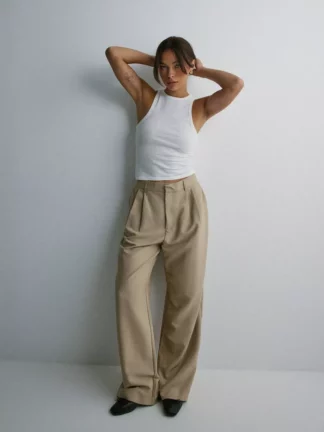 Nelly - Kostymbyxor - Beige - Slouchy Suit Pants - Byxor - suit Trousers